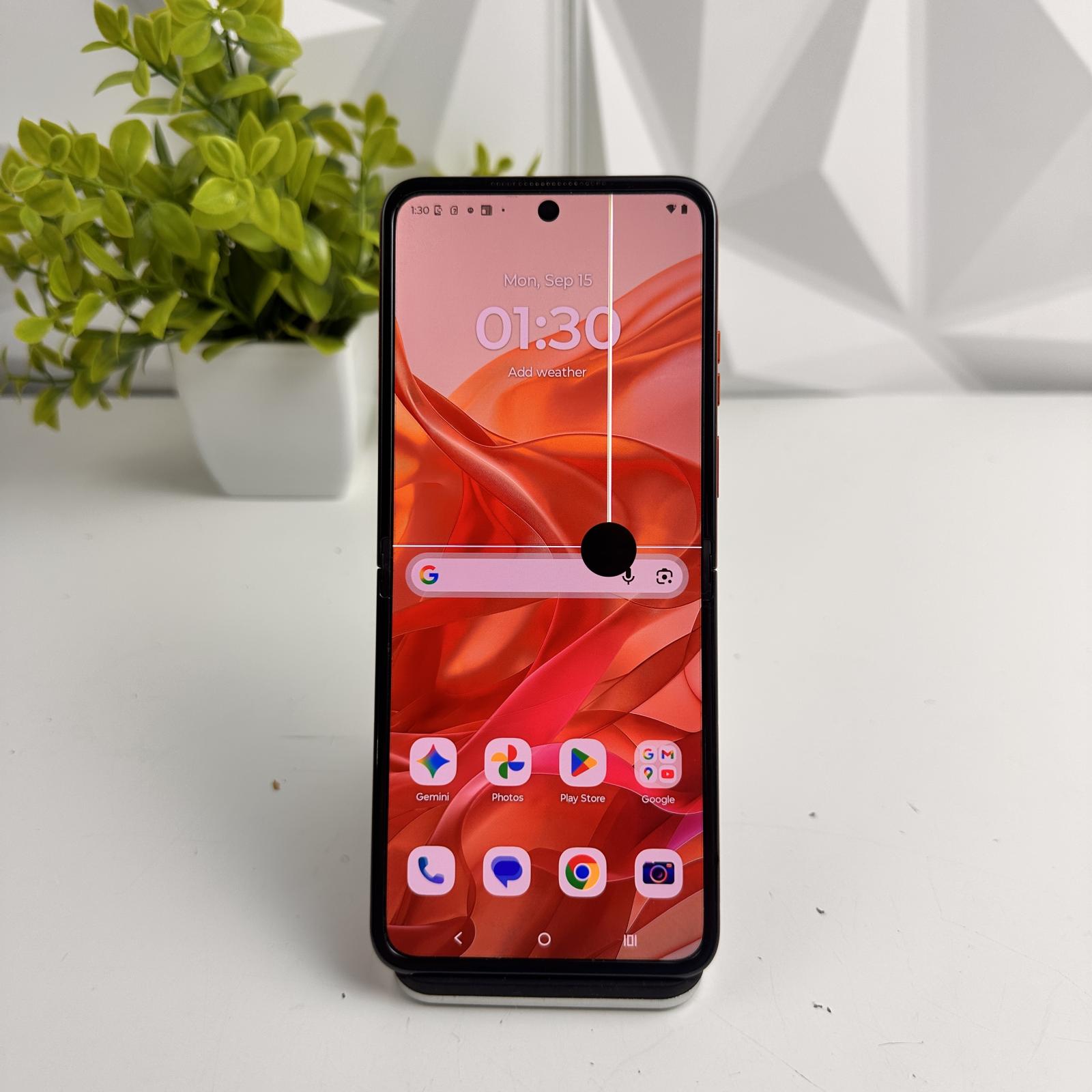 Motorola Razr 5G 2024, 256GB, CRICKET WIRELESS LOCKED - Photo 10