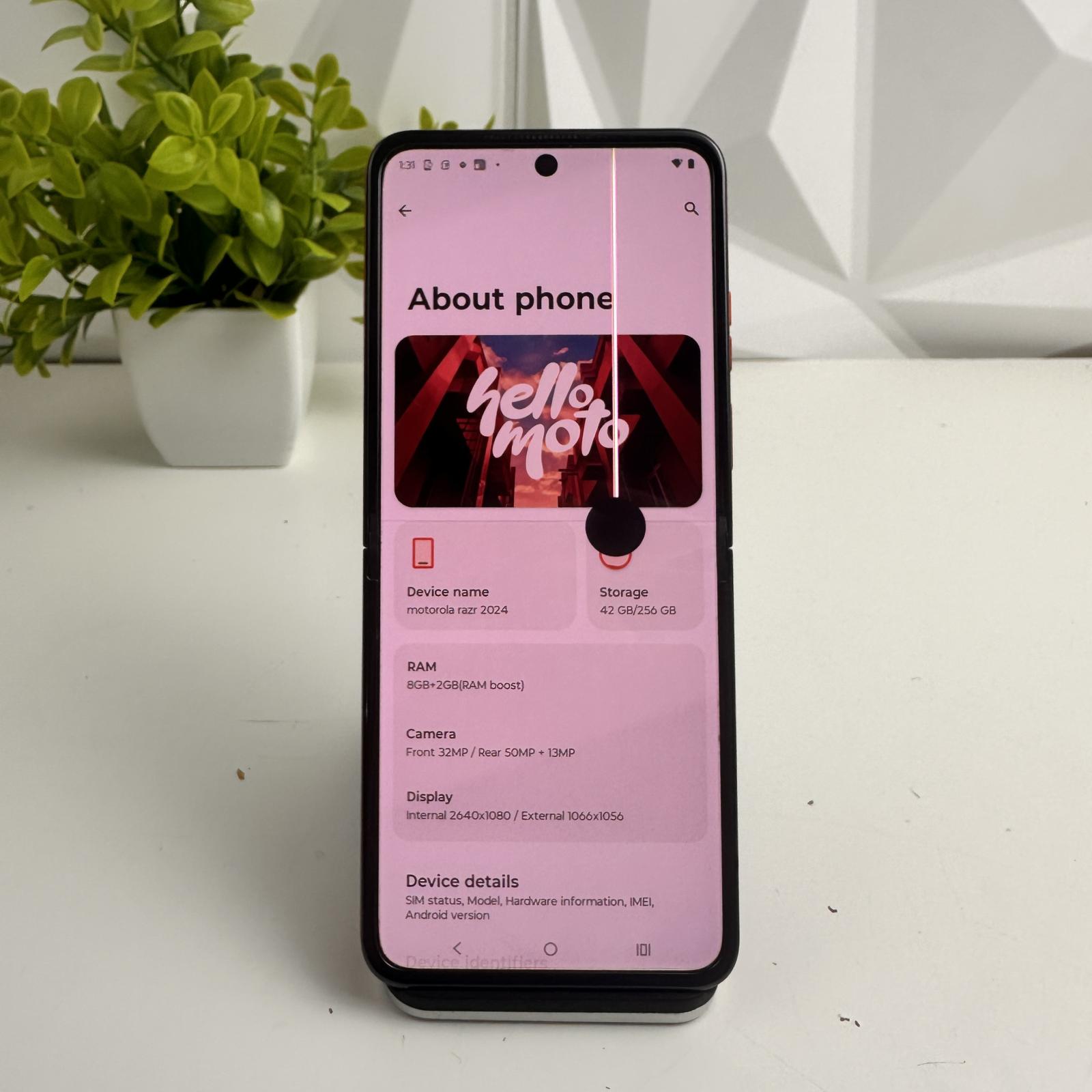 Motorola Razr 5G 2024, 256GB, CRICKET WIRELESS LOCKED - Photo 4