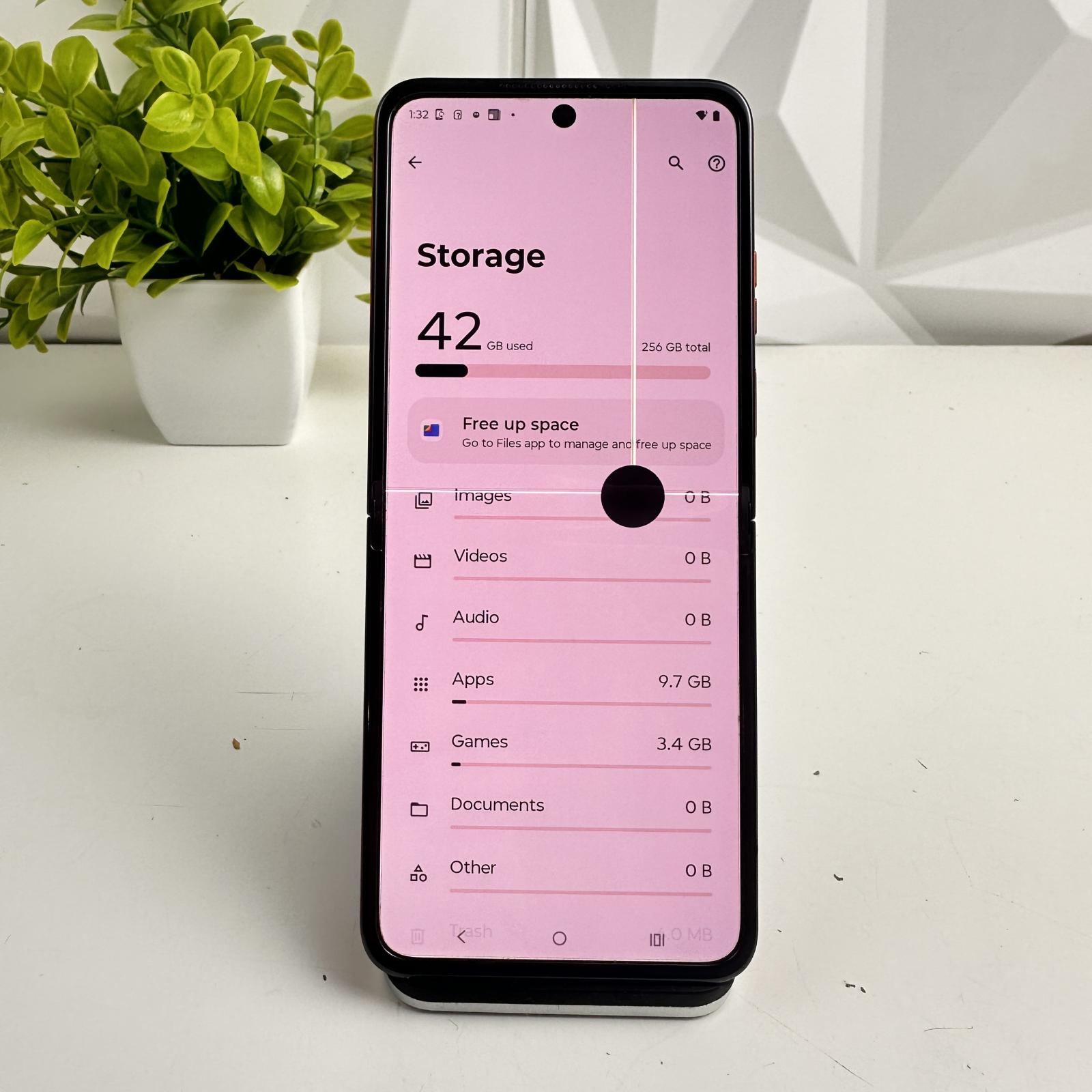 Motorola Razr 5G 2024, 256GB, CRICKET WIRELESS LOCKED - Photo 5