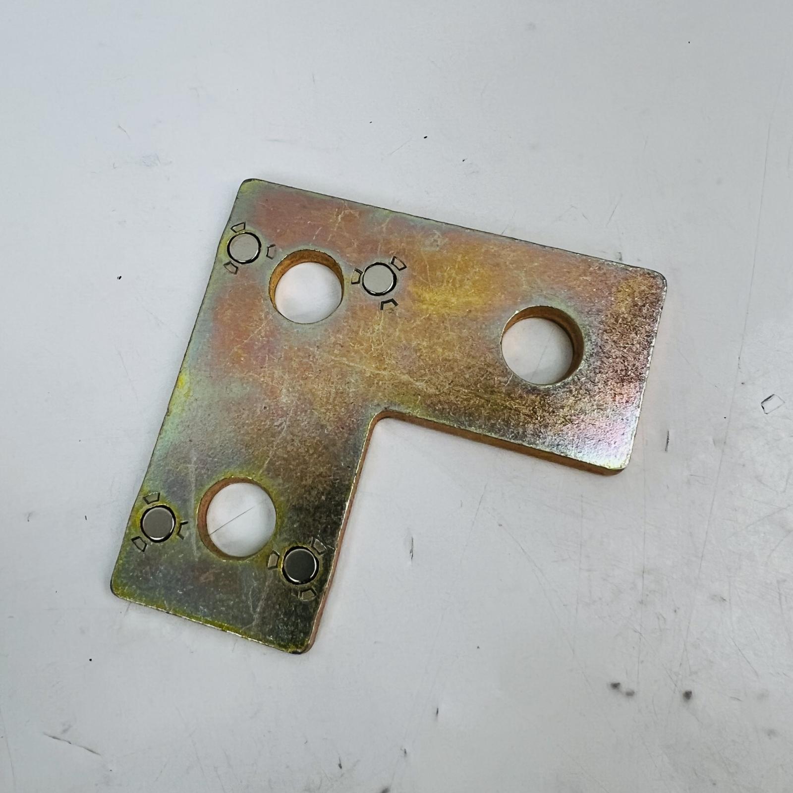 SuperMag Magnetic Flat Corner 3-Hole Bracket ZAB219M by ABB, 10 Pack - Photo 4