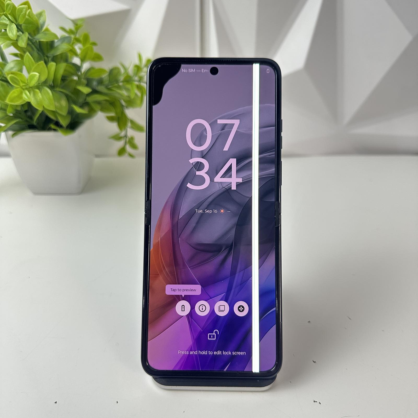 Motorola Razr 5G 2024, 256GB, Black - Photo 12