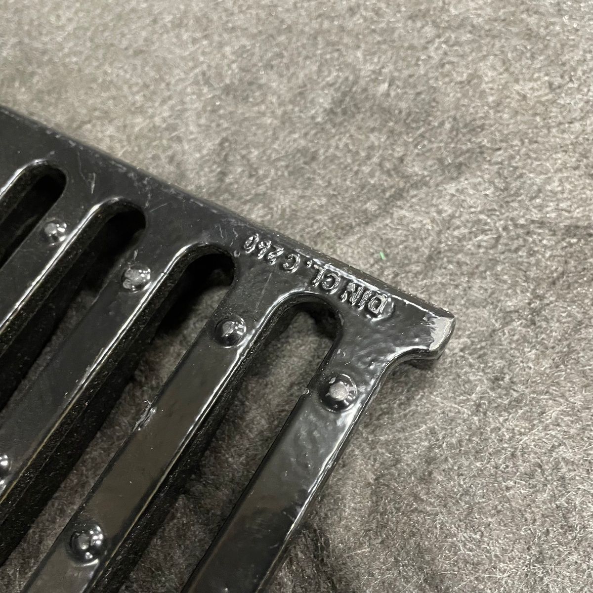 Zurn P6-DGC Slotted Grate, Class C Ductile Iron, 6"x20" - Photo 3