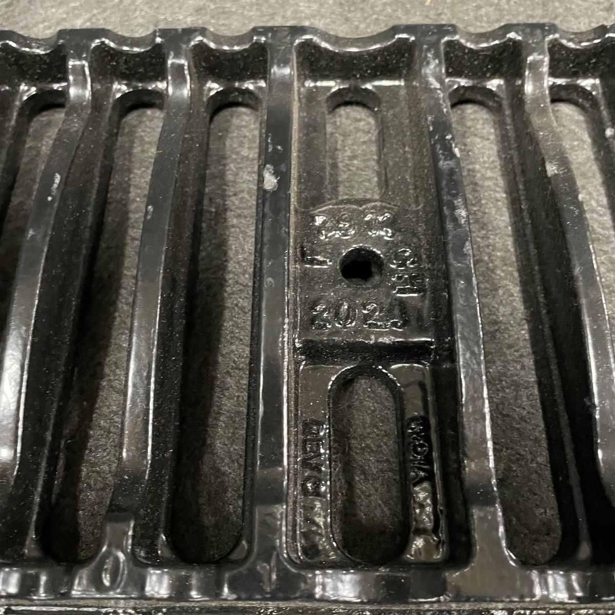 Zurn P6-DGC Slotted Grate, Class C Ductile Iron, 6"x20" - Photo 17