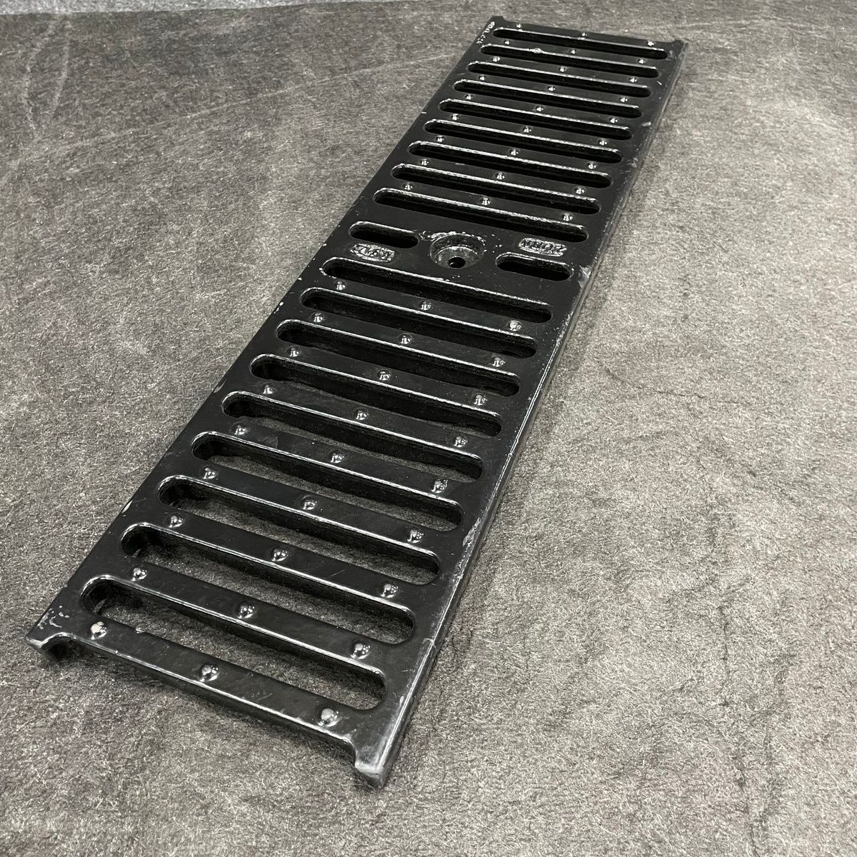 Zurn P6-DGC Slotted Grate, Class C Ductile Iron, 6"x20" - Photo 5