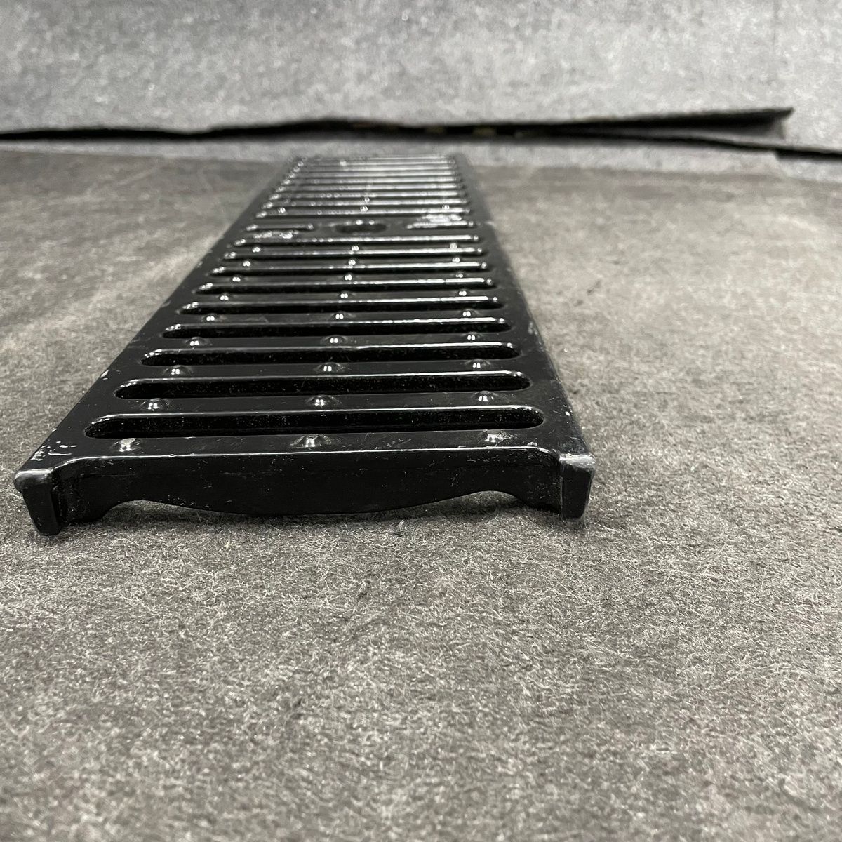 Zurn P6-DGC Slotted Grate, Class C Ductile Iron, 6"x20" - Photo 7