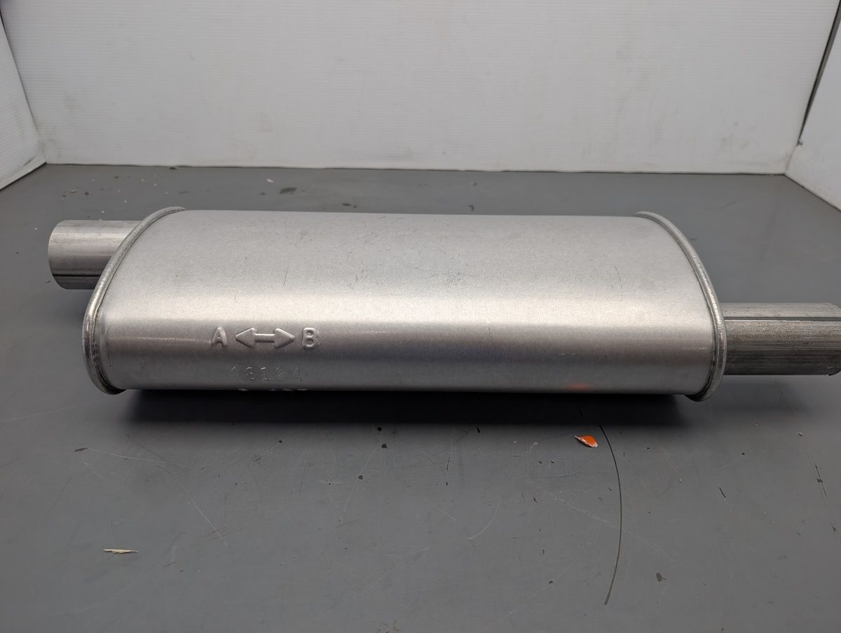 Walker SoundFX 18124 Universal Muffler 2.5" In / 2.25" Out – FOR Chevy C10 5.7L - Photo 3