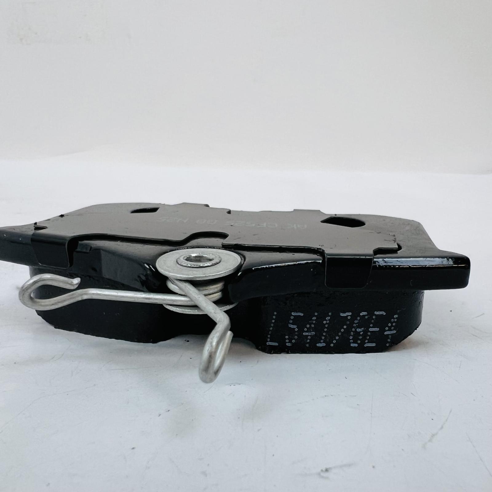 Akebono EUR340B Ceramic Brake Pads Front OEM for Audi VW BMW Mercedes - Photo 4