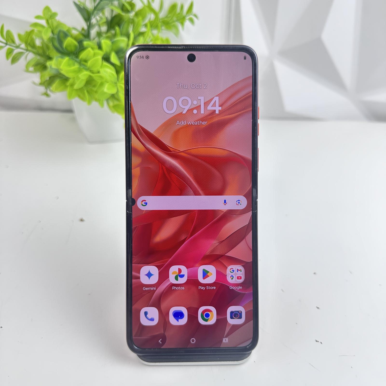 Motorola Razr 5G (2024) XT2453-5 | 256GB | Orange | Cricket Wireless - Photo 4