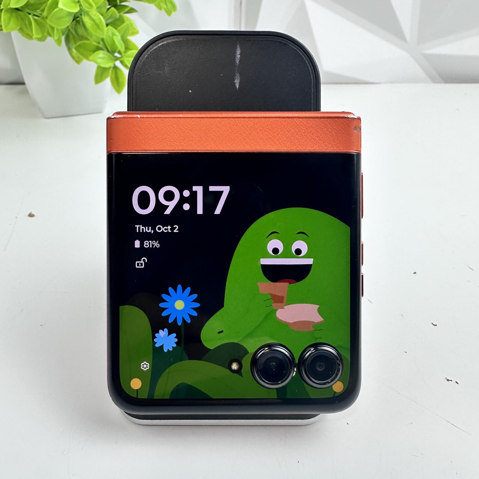 Motorola Razr 5G (2024) XT2453-5 | 256GB | Orange | Cricket Wireless - Photo 7