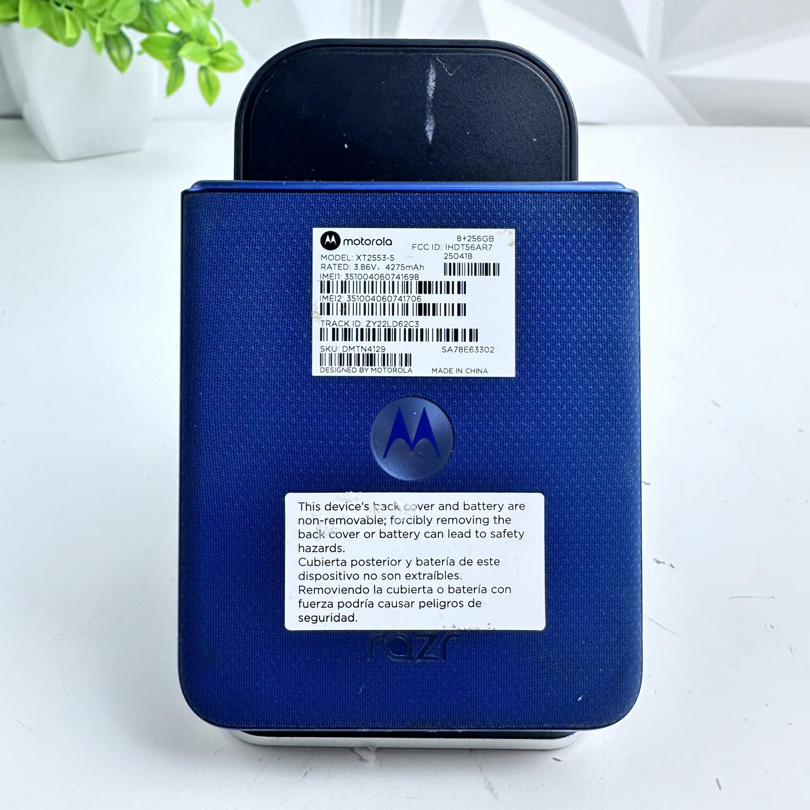 Motorola Razr 5G 256GB, Cricket Wireless Locked *SCREEN DAMAGED* - Photo 7