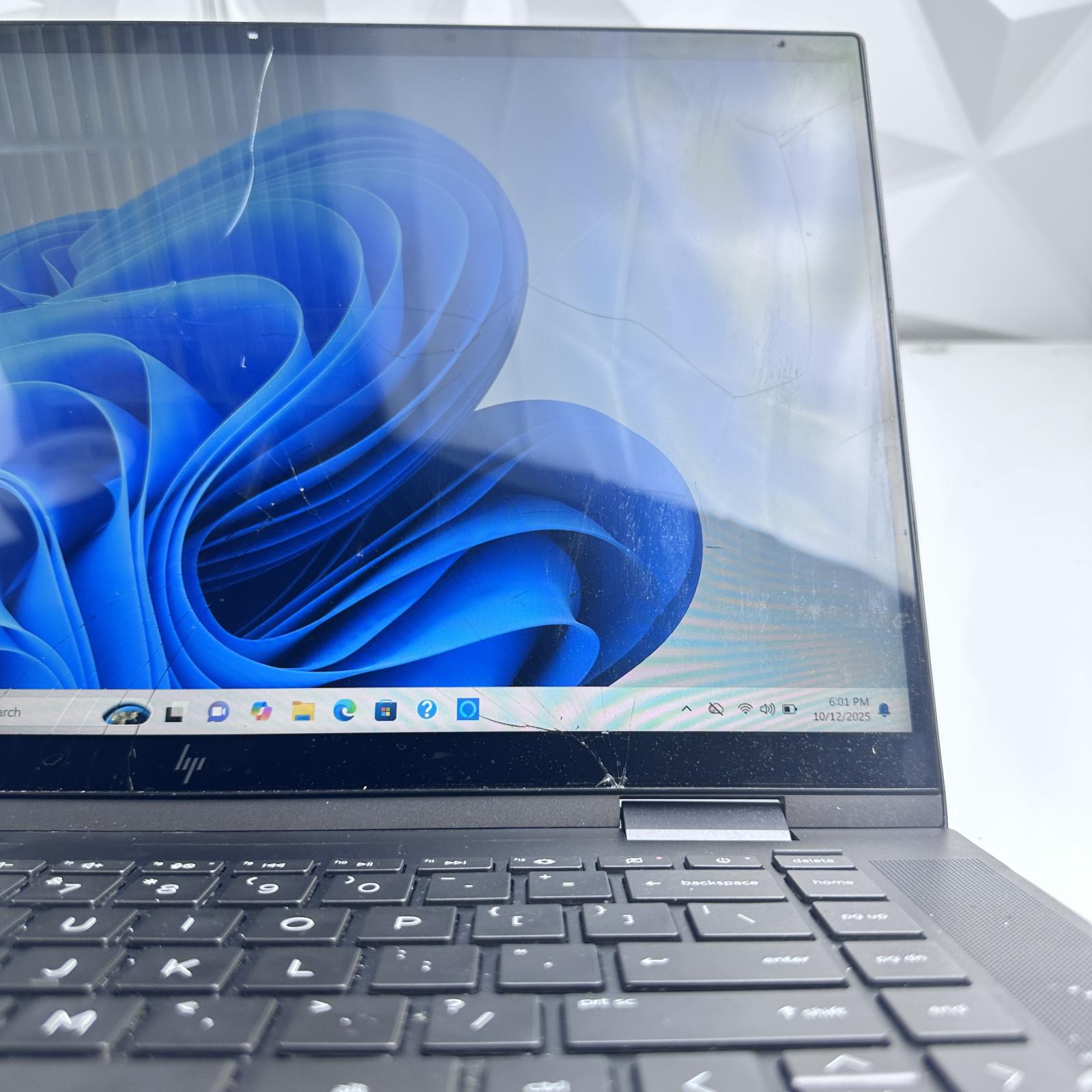 HP Envy x360 2-in-1 15.6" Touch, Ryzen 5 5625U, 8GB, 256GB - Photo 3