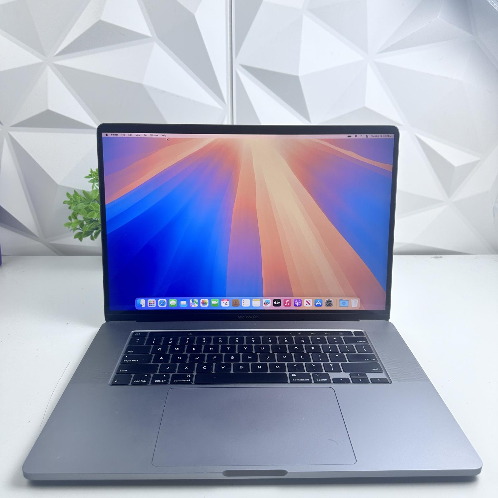 MacBook Pro (16-inch, 2019) Intel 8-Core i9 2.3GHz, 64GB, 1TB SSD - Photo 2