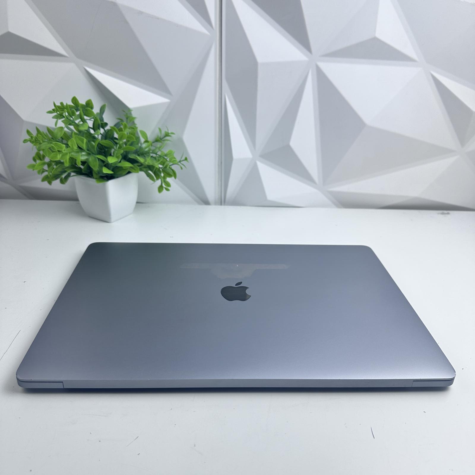 MacBook Pro (16-inch, 2019) Intel 8-Core i9 2.3GHz, 64GB, 1TB SSD - Photo 9