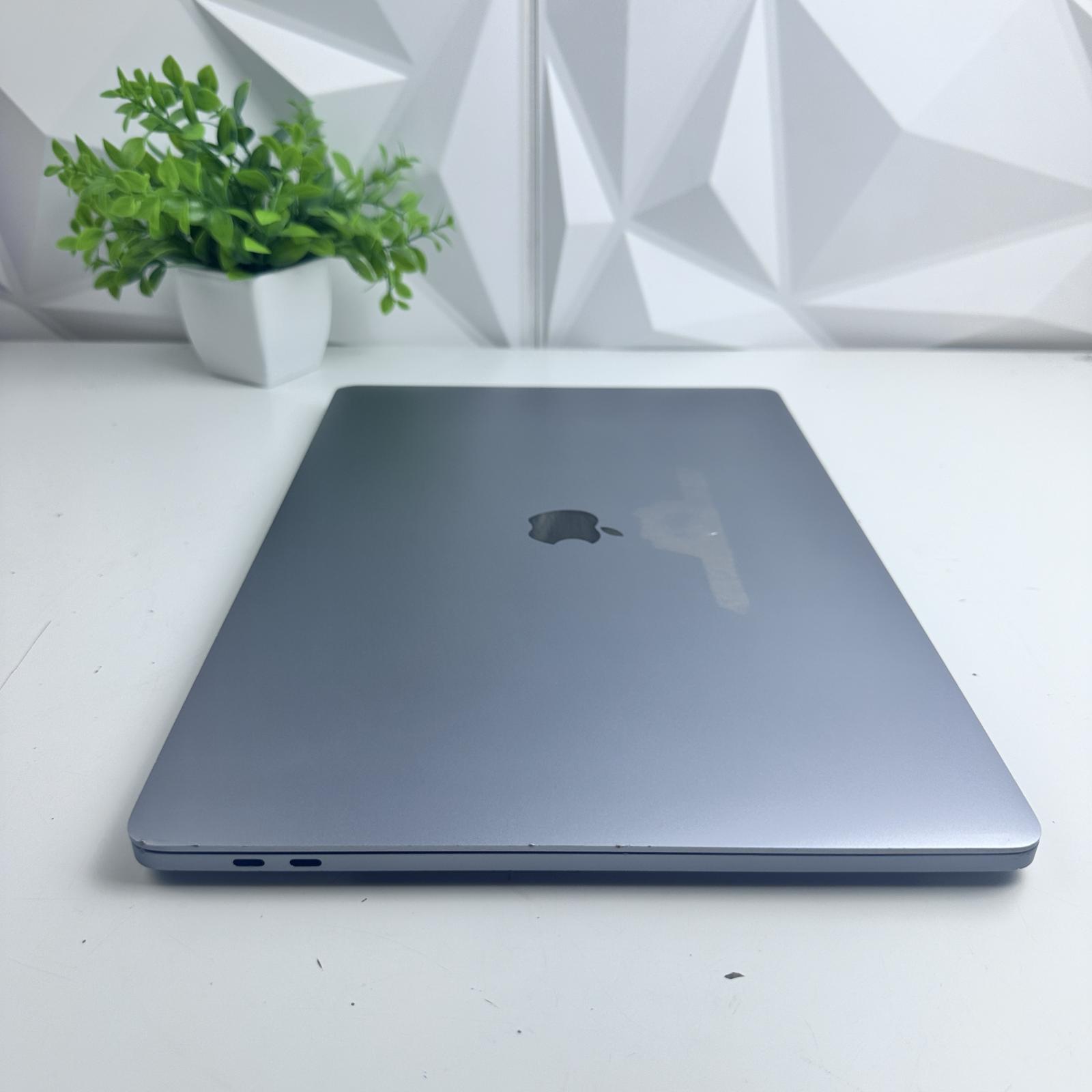 MacBook Pro (16-inch, 2019) Intel 8-Core i9 2.3GHz, 64GB, 1TB SSD - Photo 6