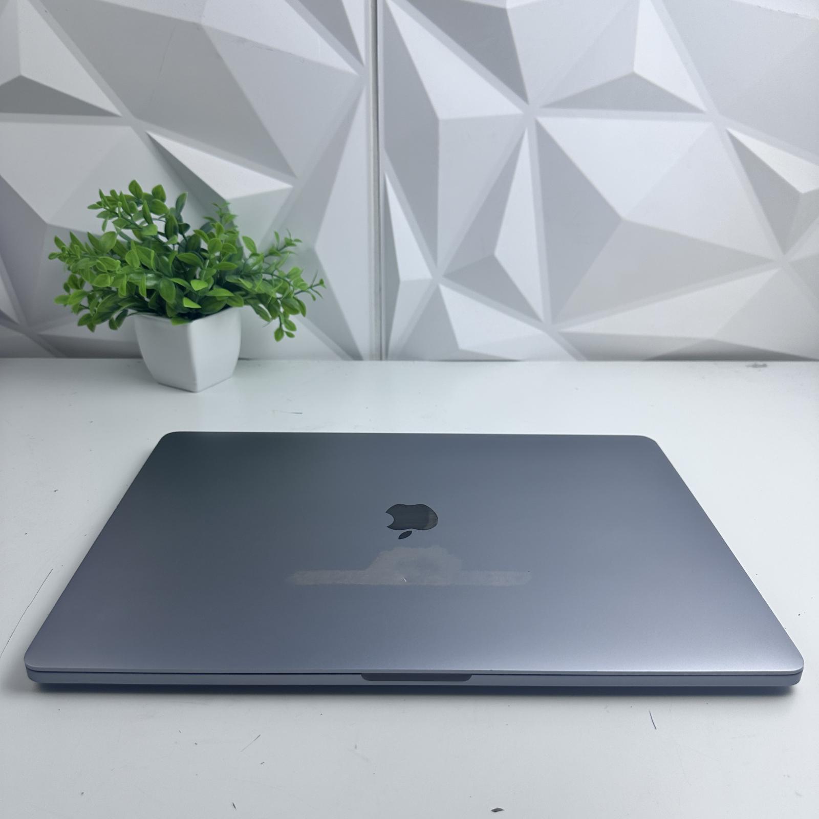 MacBook Pro (16-inch, 2019) Intel 8-Core i9 2.3GHz, 64GB, 1TB SSD - Photo 5