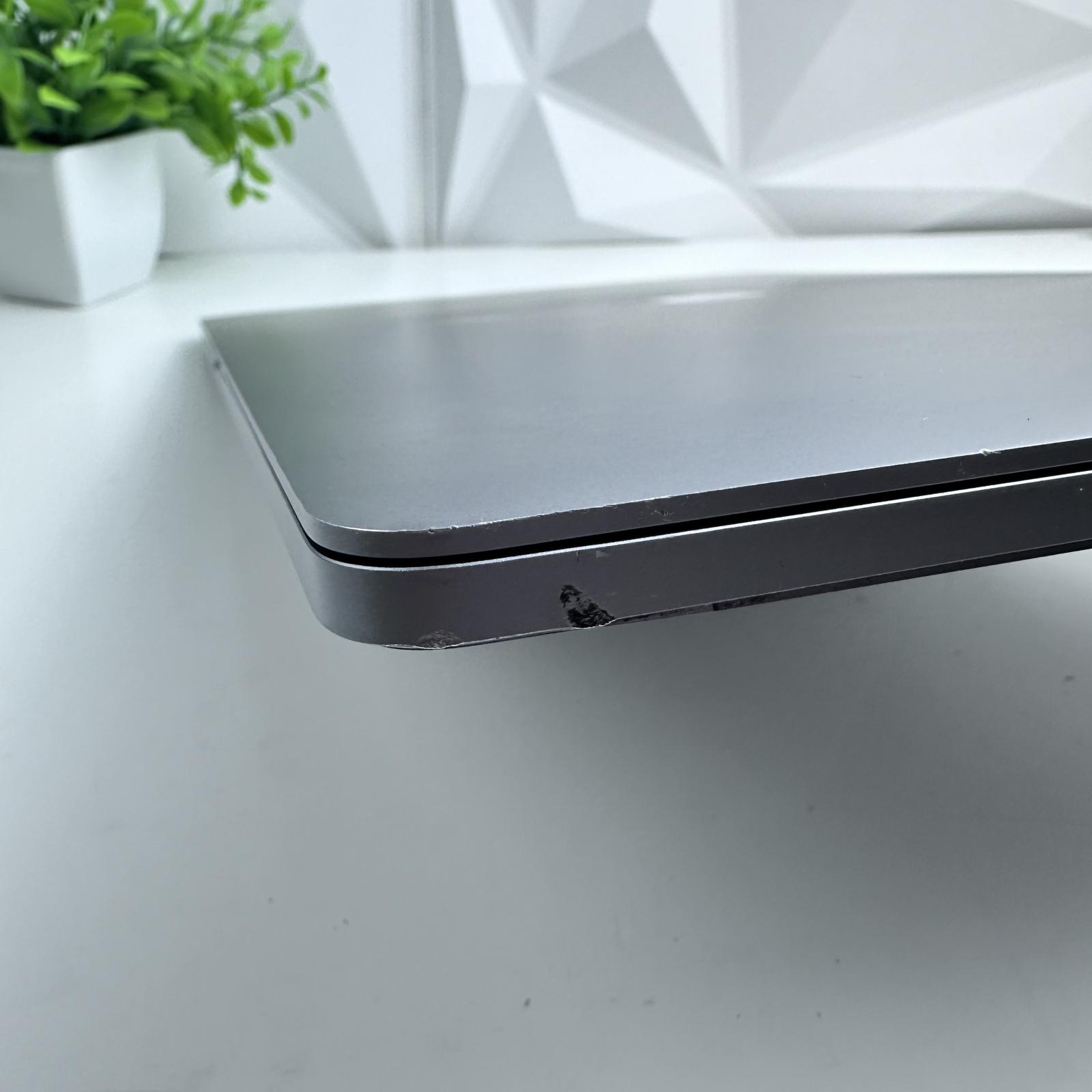 MacBook Pro (16-inch, 2019) Intel 8-Core i9 2.3GHz, 64GB, 1TB SSD - Photo 3