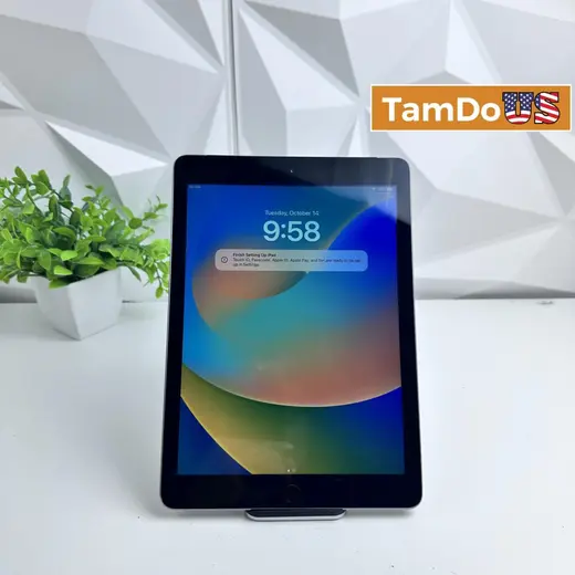 Apple iPad (5th Gen) 32GB, Wifi Only, Space Gray at TamDoUS Taylorsville