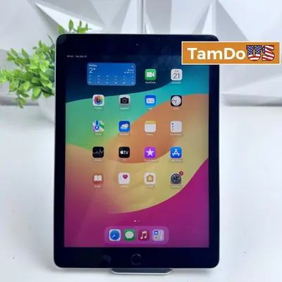 Apple iPad (6th Generation) Wi-Fi Only | 32GB | Space Gray | 9.7" Retina at Tablet & eBook Reader Accs in good condition