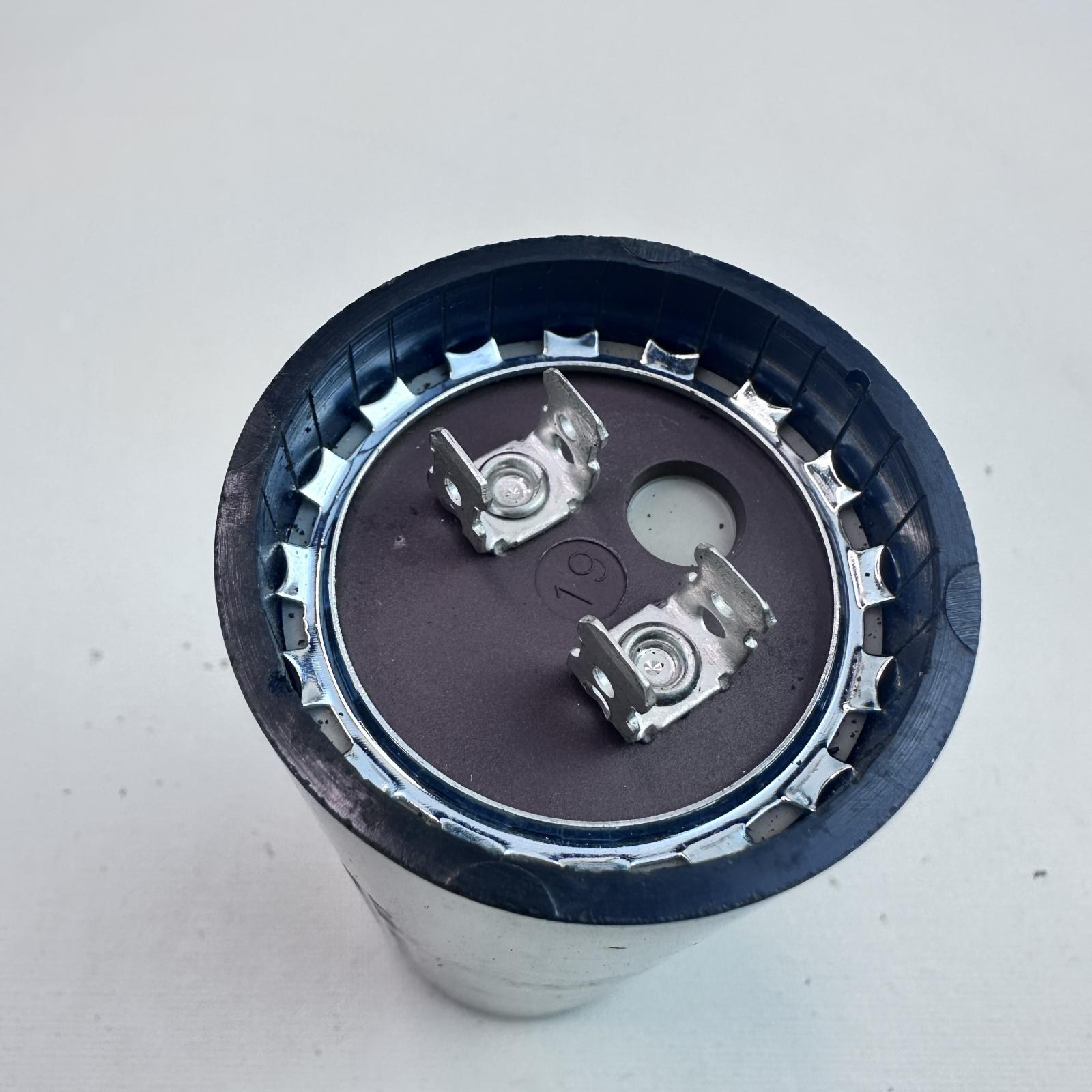 Vanguard BC-590 Start Capacitor, 590–708 µF, 110/125V AC - Photo 7