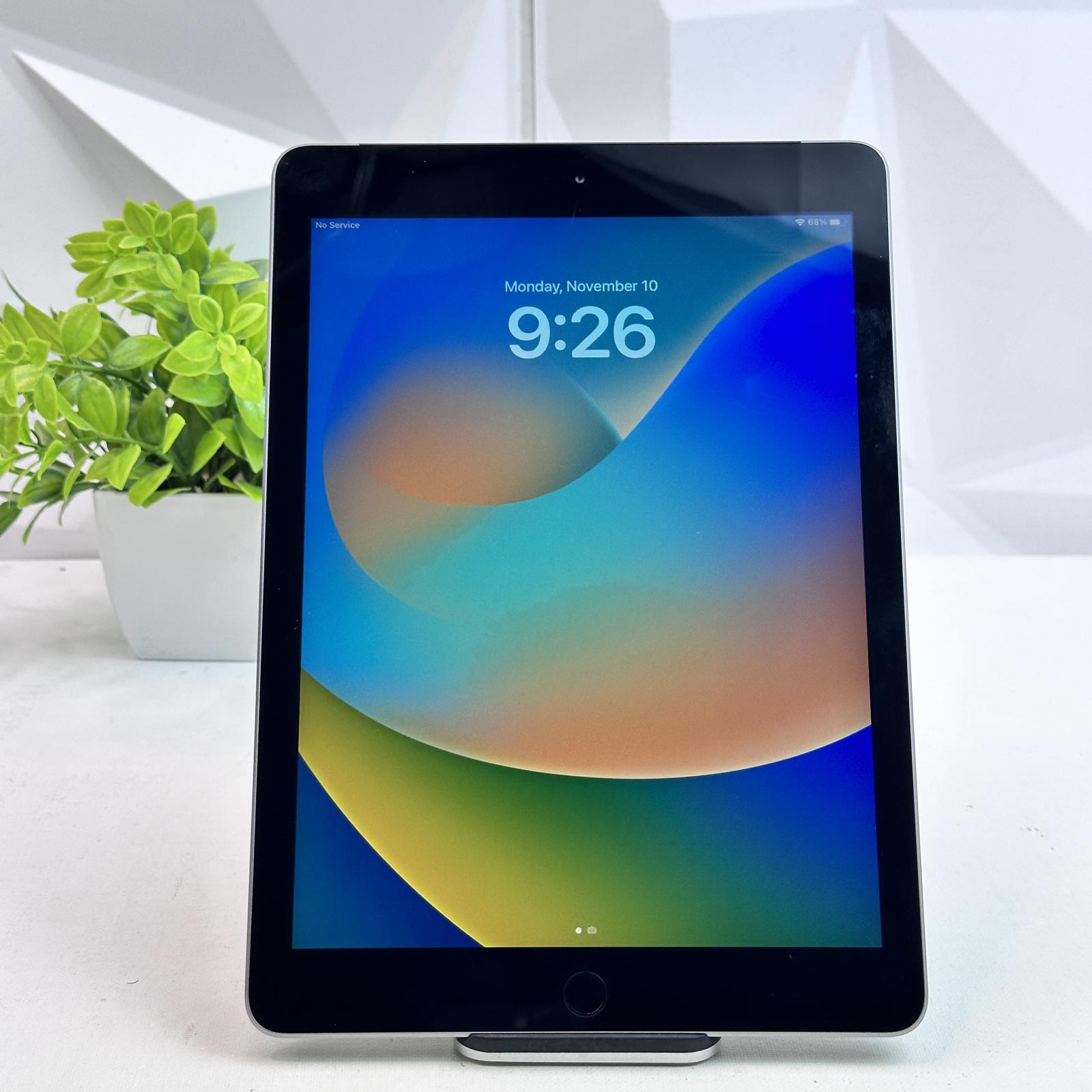 Apple iPad (5th Generation, Wi-Fi, 9.7" Display) 32GB, Space Gray - Photo 6