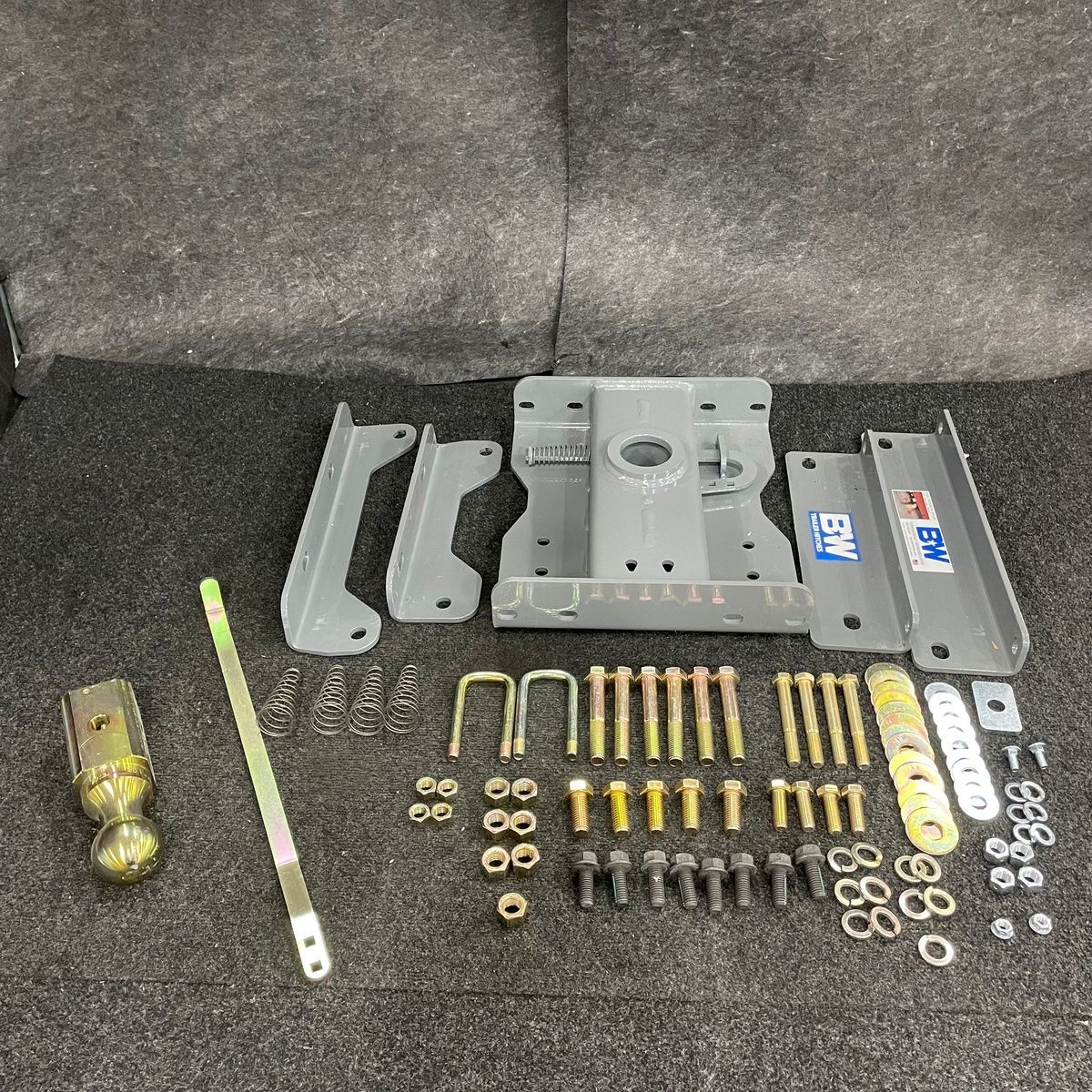 B&W GNRC816 Turnoverball Gooseneck Hitch Kit for GNRM1117 - Photo 2