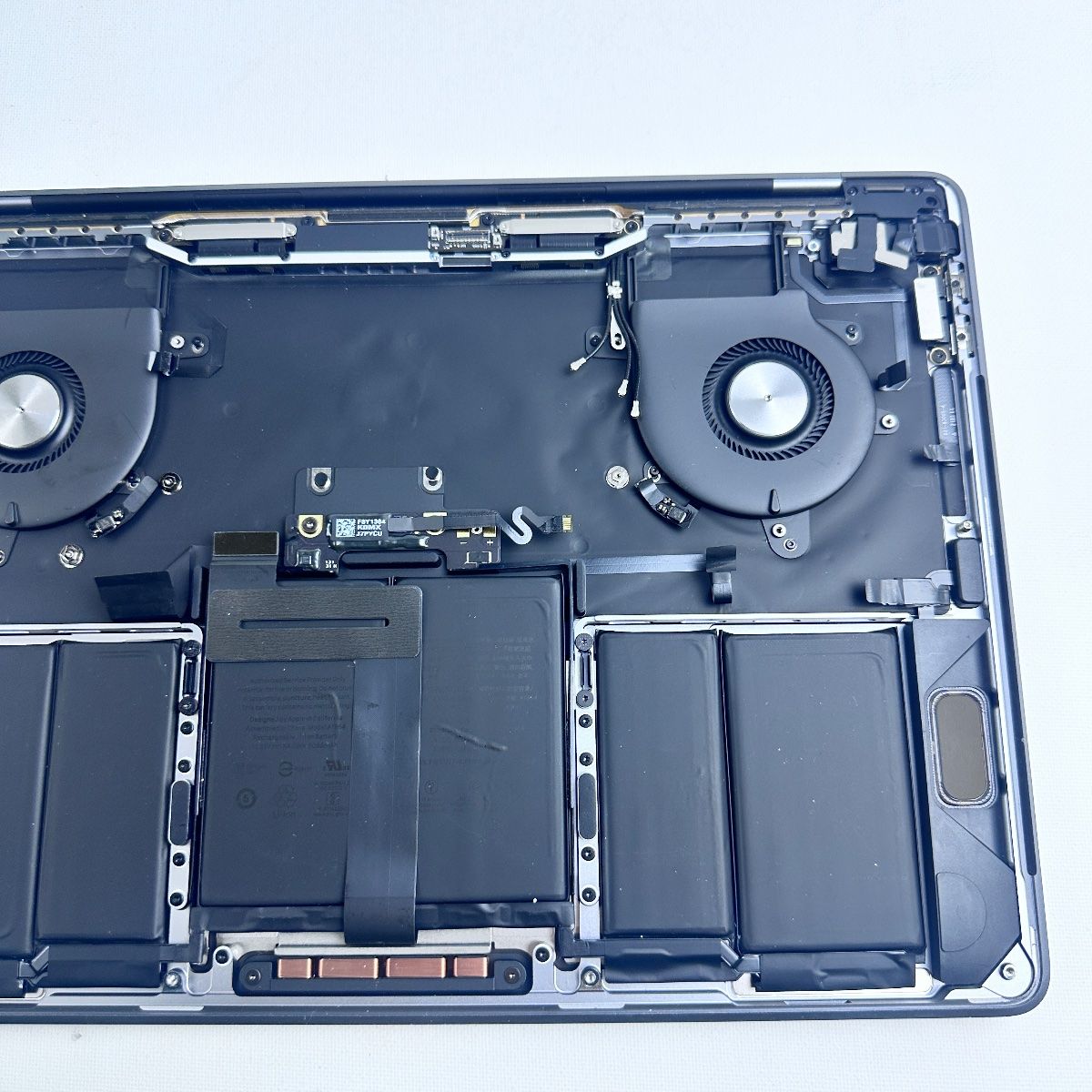 MacBook Pro (13-inch, 2020, A2251) | Full Parts Replacement - Photo 10
