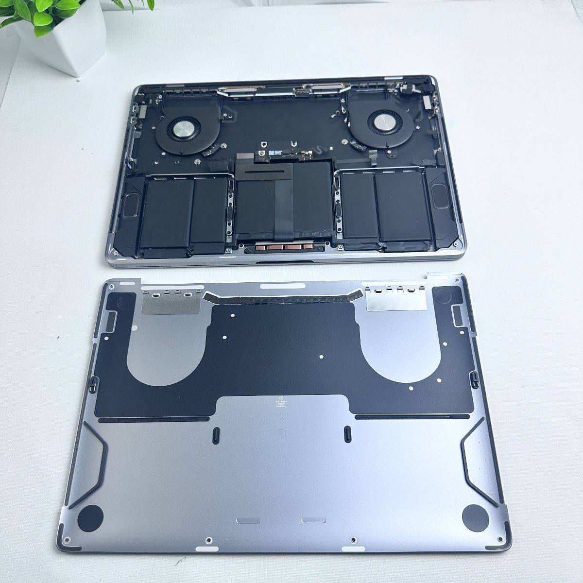 MacBook Pro (13-inch, 2020, A2251) | Full Parts Replacement - Photo 11