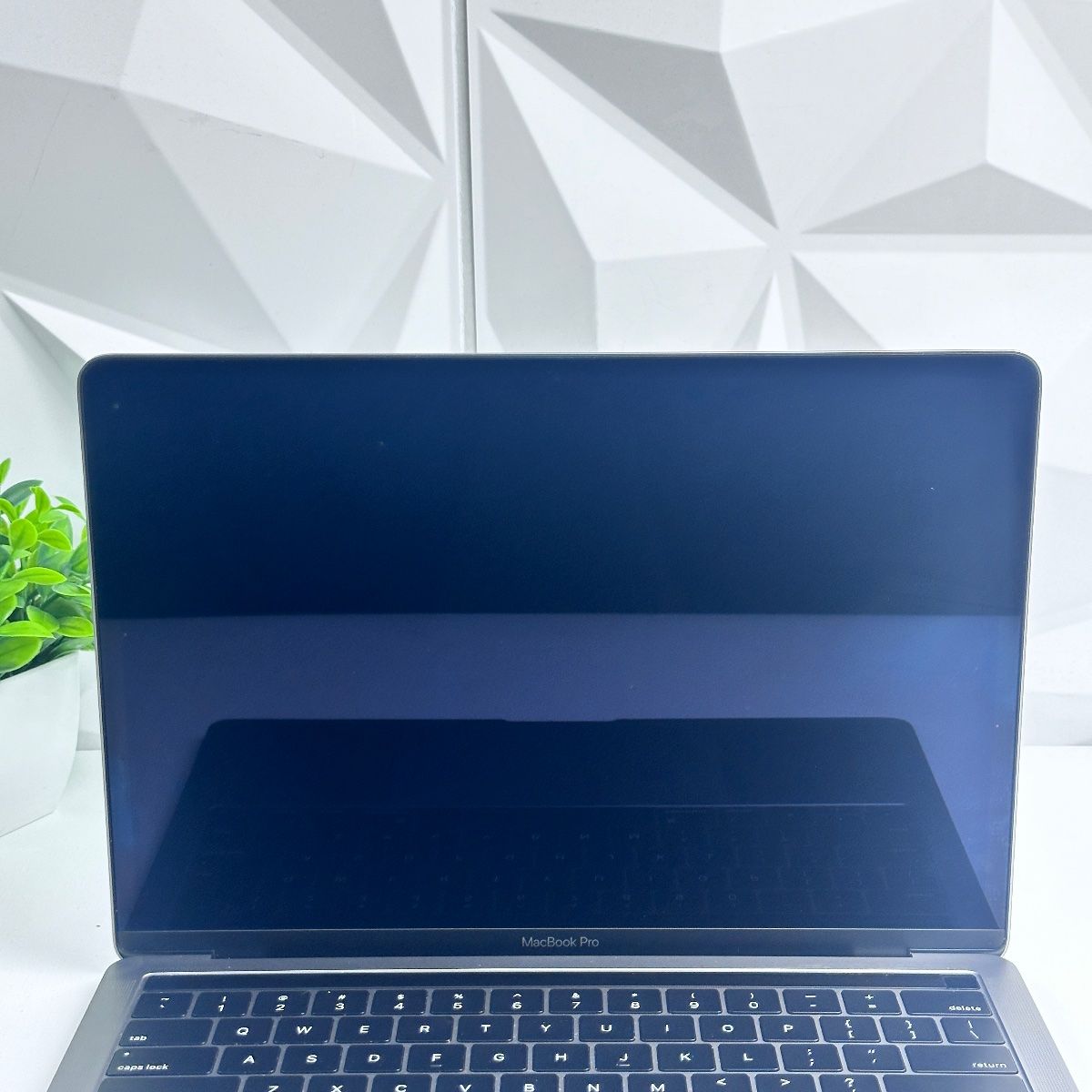MacBook Pro (13-inch, 2019, A2159) | Full Parts Replacement - Photo 3