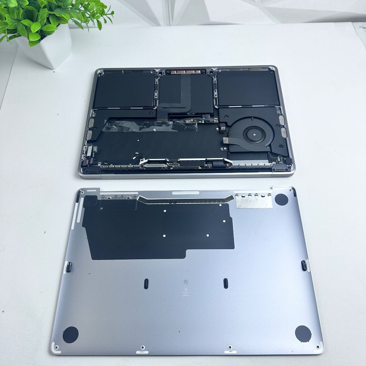 MacBook Pro (13-inch, 2019, A2159) | Full Parts Replacement - Photo 7