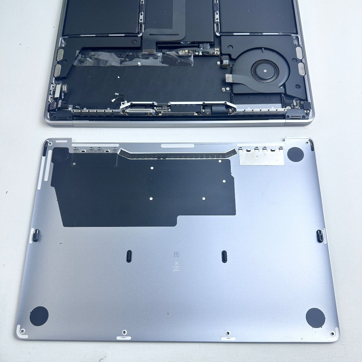 MacBook Pro (13-inch, 2019, A2159) | Full Parts Replacement - Photo 11