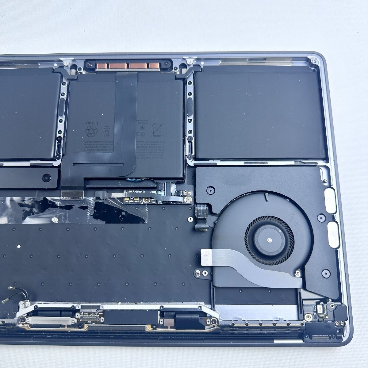 MacBook Pro (13-inch, 2019, A2159) | Full Parts Replacement - Photo 13