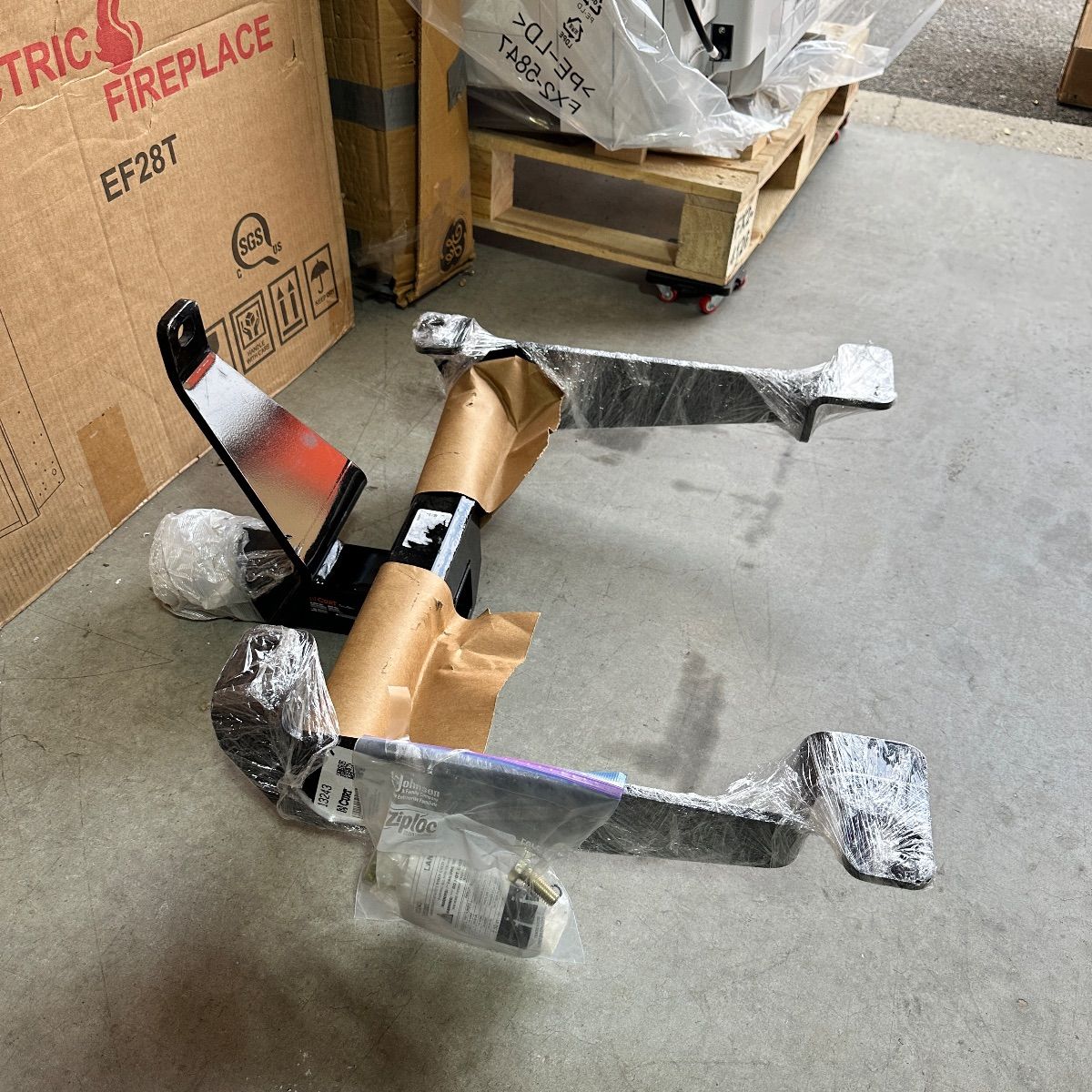 CURT 13243 Class 3 Trailer Hitch, 2" Receiver Fits Select Land Rover Range Rover Sport - Photo 5