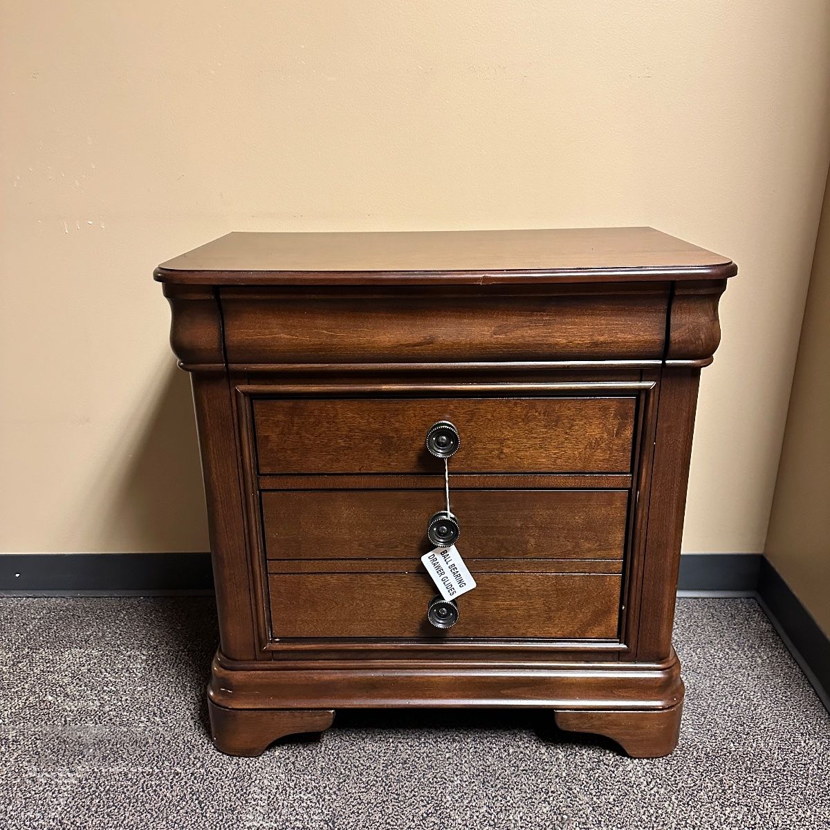 Solid Wood Nightstand CM750NSO – 3 Drawers, Heavy, High-End Walnut Finish - Photo 6