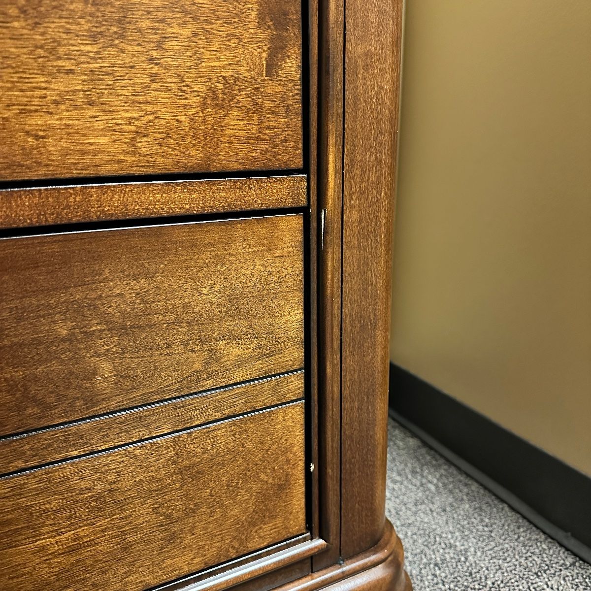 Solid Wood Nightstand CM750NSO – 3 Drawers, Heavy, High-End Walnut Finish - Photo 11