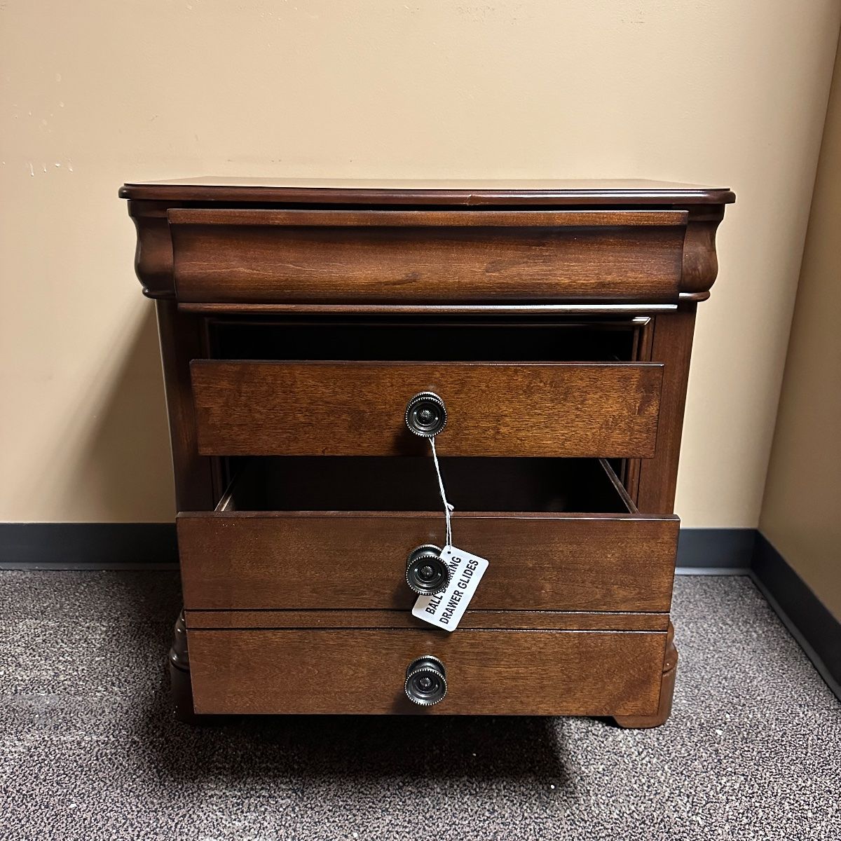 Solid Wood Nightstand CM750NSO – 3 Drawers, Heavy, High-End Walnut Finish - Photo 12