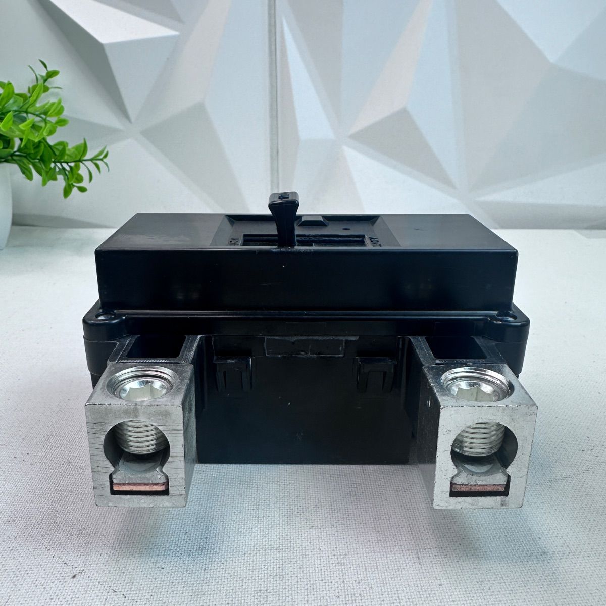 Square D QOM2100VH 100 Amp 2-Pole Circuit Breaker 120/240V - Photo 8