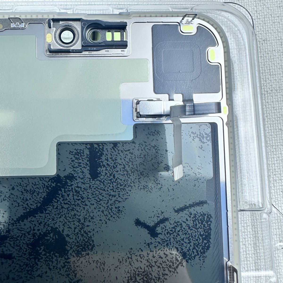 Apple iPhone 15 Pro Max Replacement Display and Screw Kit - Photo 5