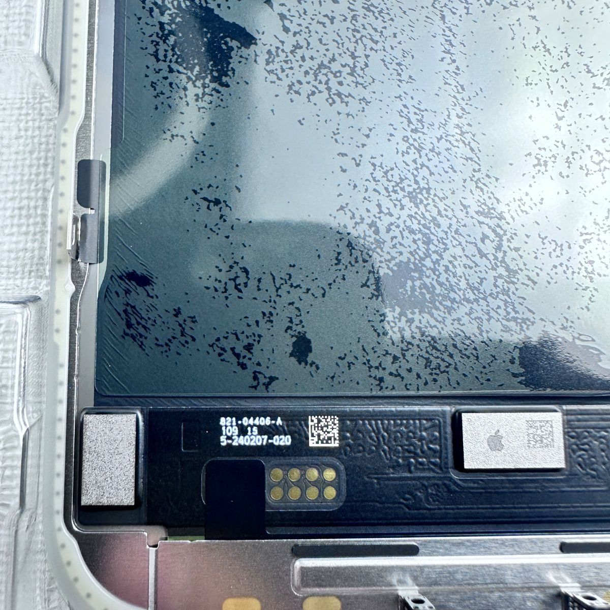 Apple iPhone 15 Pro Max Replacement Display and Screw Kit - Photo 7