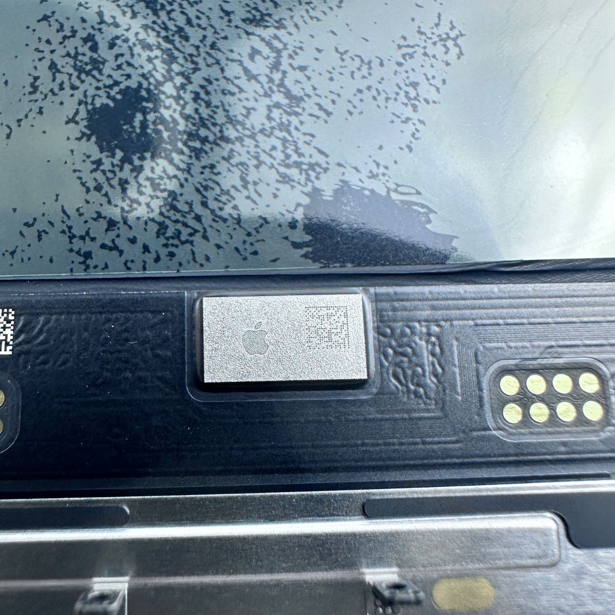 Apple iPhone 15 Pro Max Replacement Display and Screw Kit - Photo 8