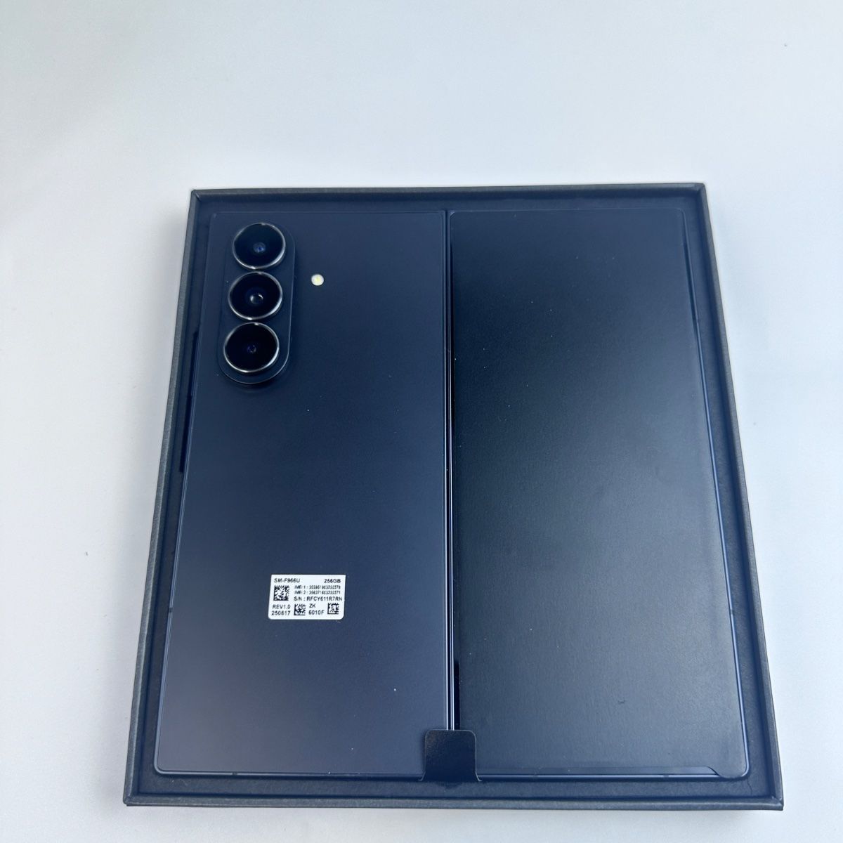 Samsung Galaxy Z Fold7 (SM-F966U) 256GB | JetBlack | AT&T LOCKED - Photo 5