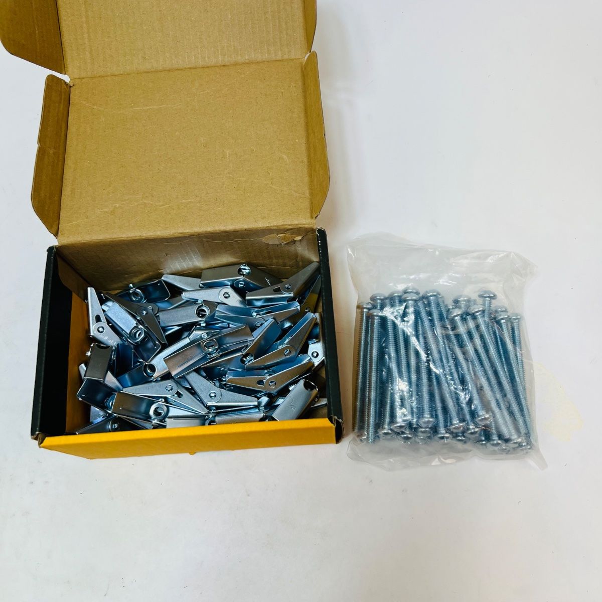 DEWALT 04231-PWR 1/4" x 3" RH Toggle Bolts Anchors (Box of 50) - Photo 4