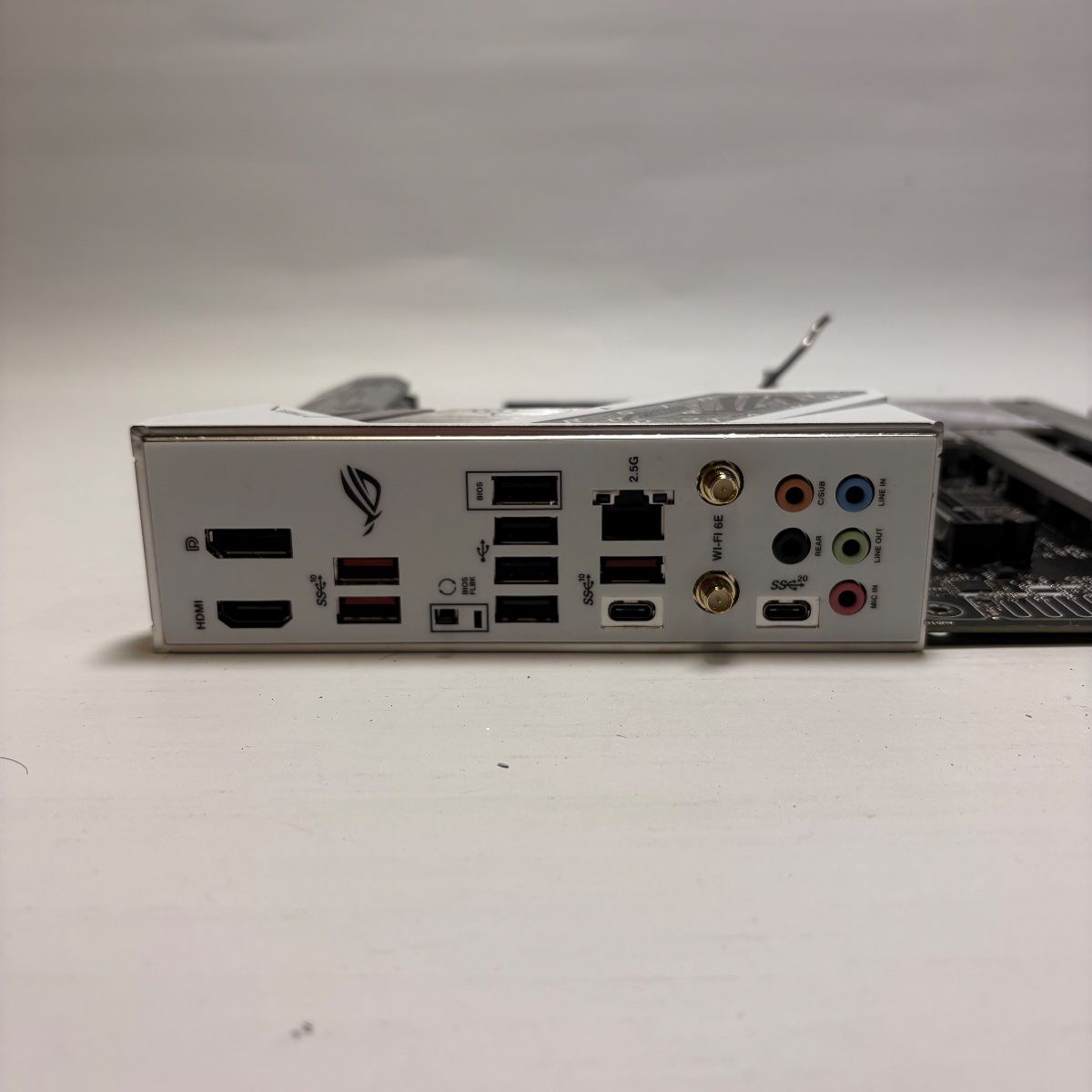 ASUS ROG Strix B650-A Gaming WiFi AM5 ATX DDR5 Motherboard - Photo 4