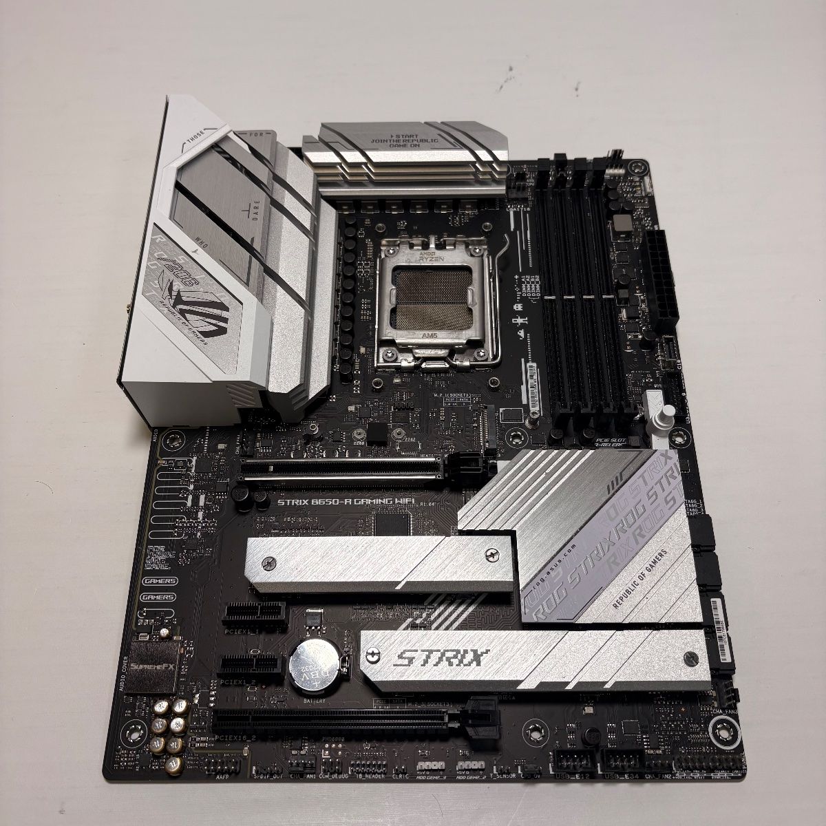 ASUS ROG Strix B650-A Gaming WiFi AM5 ATX DDR5 Motherboard - Photo 5