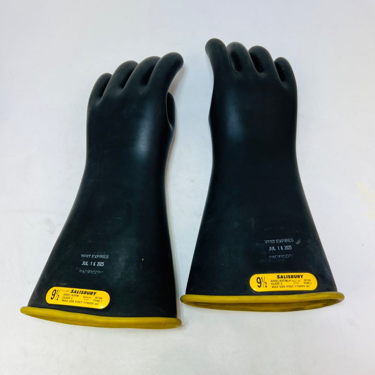 Salisbury Class 2 Electrical Rubber Gloves Size 9.5 17kV - Photo 2