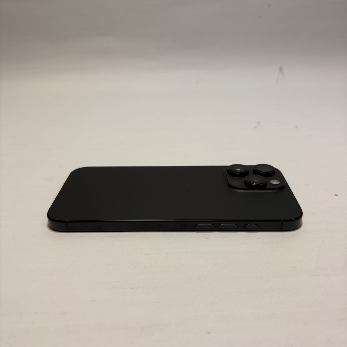 iPhone 16 Pro Max 256GB | Verizon Locked - Photo 5