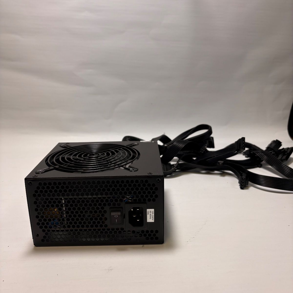 High Power HP1-J750GD-F12S 750W 80+ Gold ATX Power Supply - Photo 2