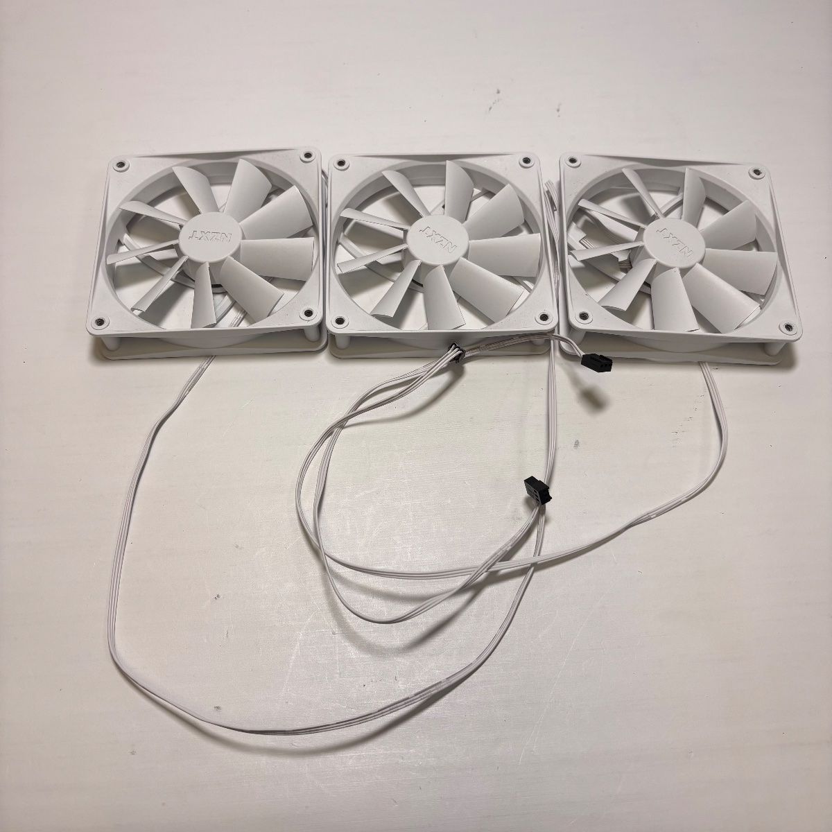 NZXT 120mm White Case Fans 3-Pack 4-Pin PWM - Photo 2