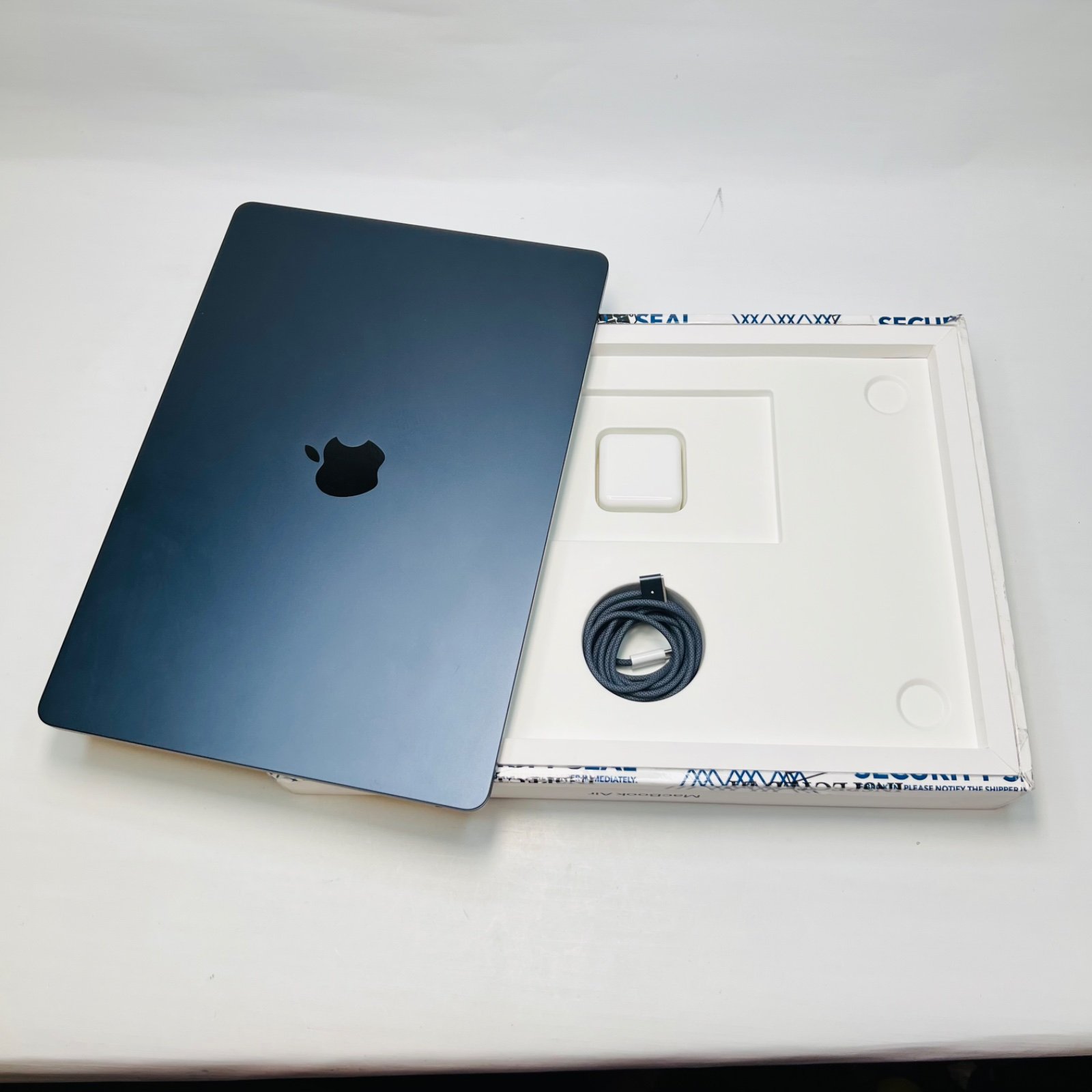 MacBook Air (15-inch, Apple M3) 10-C GPU, 24GB, 512GB SSD, Midnight - Photo 4