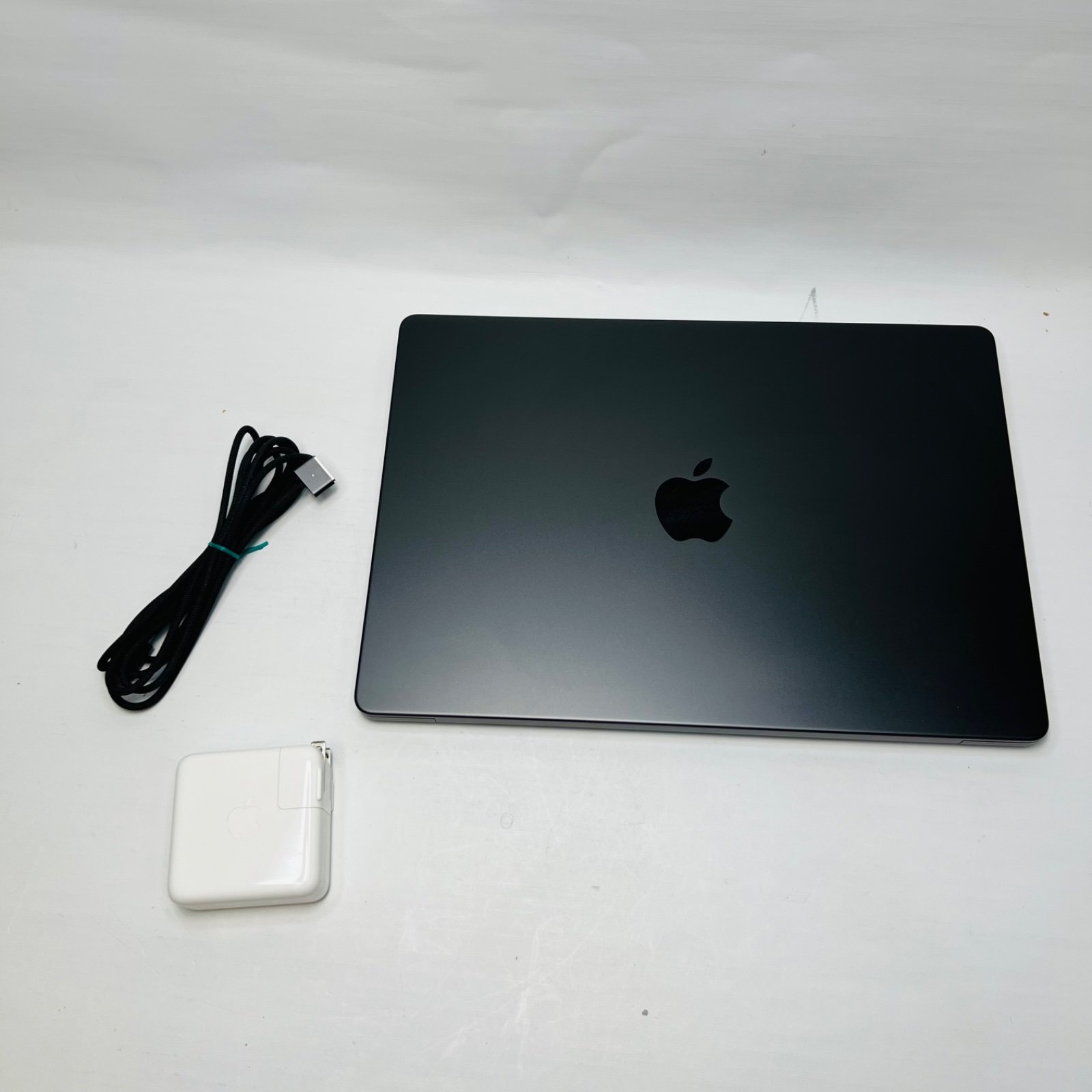 MacBook Pro (14-inch, Nov 2024, Apple M4) 10-Core GPU, 16GB, 512GB SSD, Midnight - Photo 2