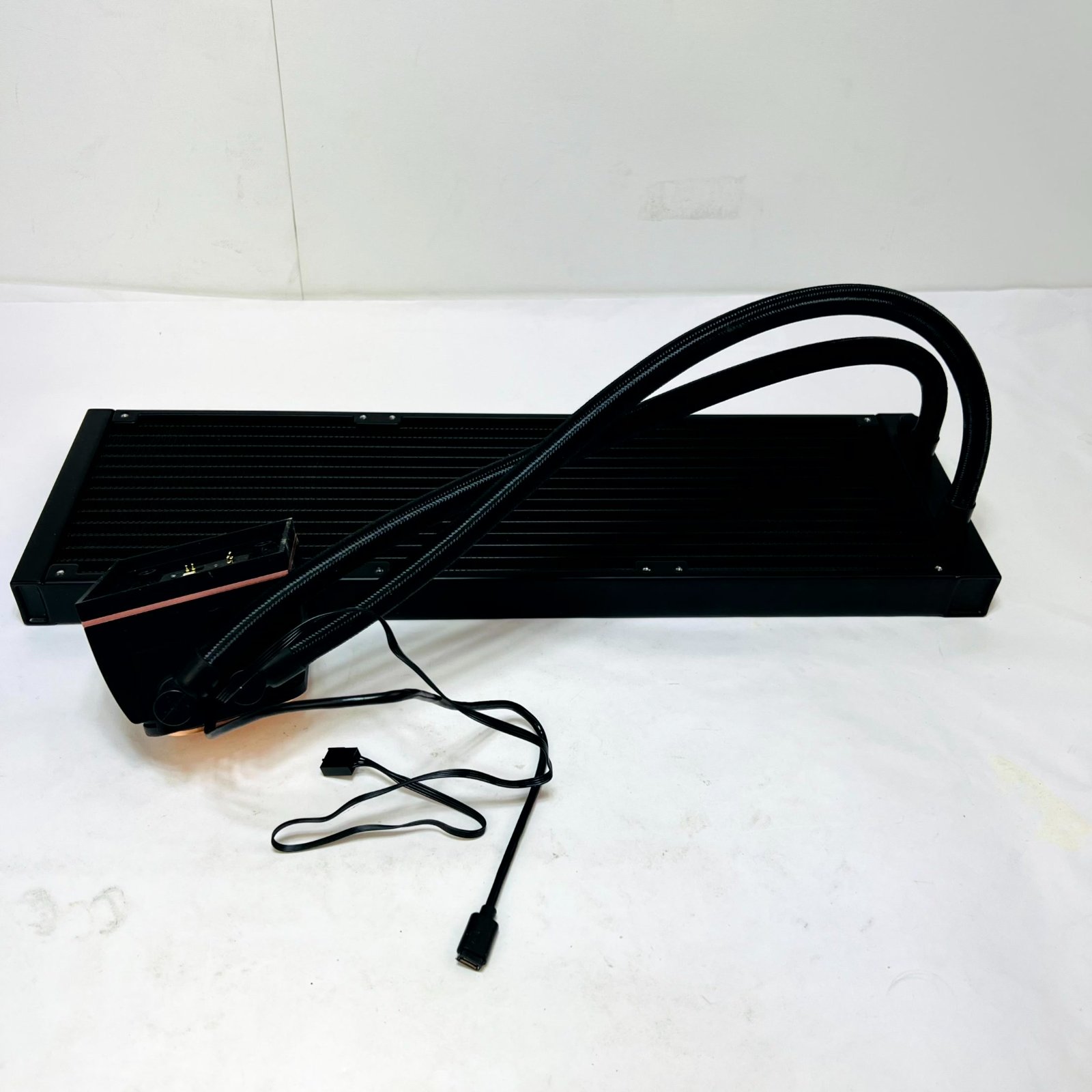 Thermaltake MAGFloe 420 Ultra ARGB Sync 420mm AIO Liquid CPU Cooler - Photo 3